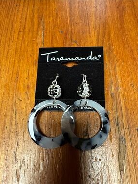 Taramanda Black & White Resin Hoop Earrings